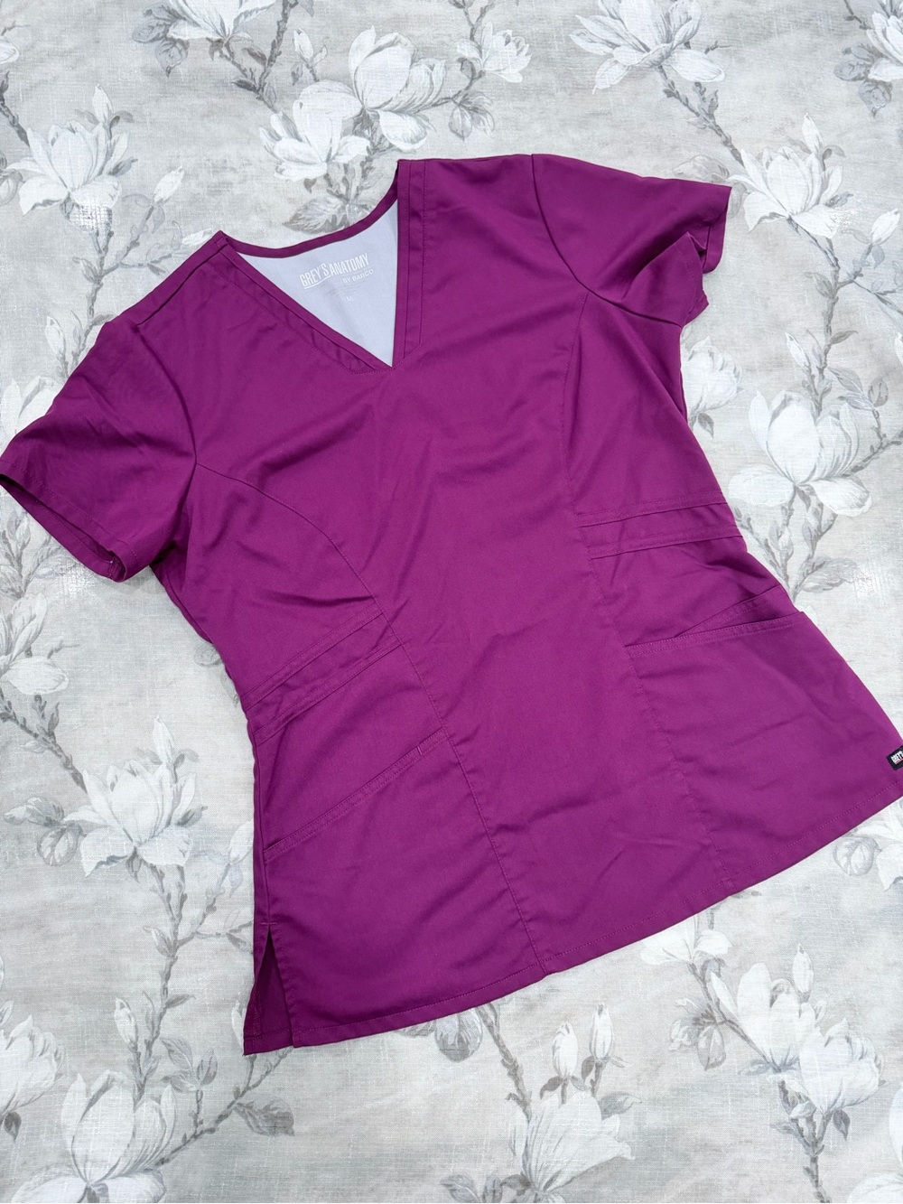 Grey’s Anatomy Barco Dark Berry Plum Scrub Top Shaped Fit Healthcare Uniform